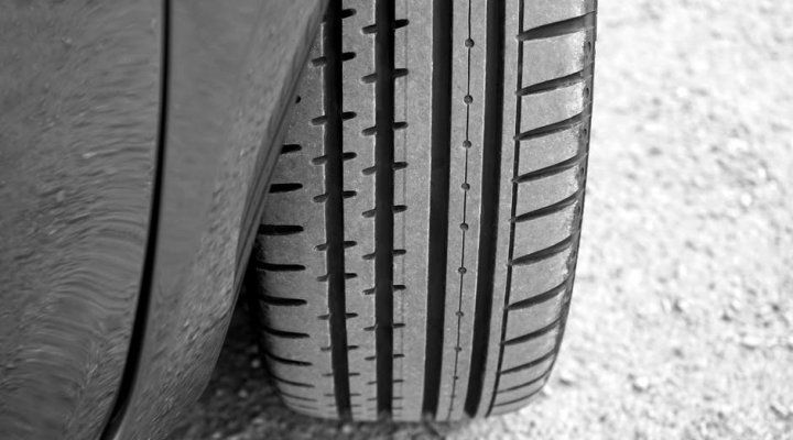 Contrôle continu des pneus, les conseils d'entretien automobile de FORD à Saint-Doulchard