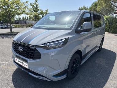 Voir le détail de l'offre de cette FORD Transit Custom Fg 320 L1H1 2.5 Duratec 232ch Hybride recheargeable Cabine Approfondie Sport CVT de 2025 en vente à partir de 53 999 €