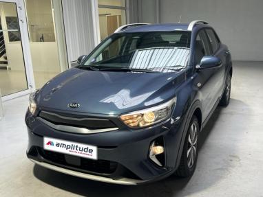 Voir le détail de l'offre de cette KIA Stonic 1.0 T-GDi 100ch MHEV Active iBVM6 de 2021 en vente à partir de 190.18 €  / mois