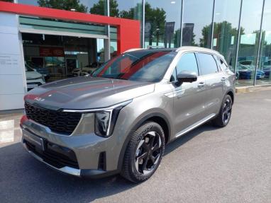 Voir le détail de l'offre de cette KIA Sorento 1.6 T-GDi 253ch PHEV Premium 4x4 7 places de 2024 en vente à partir de 577.1 €  / mois